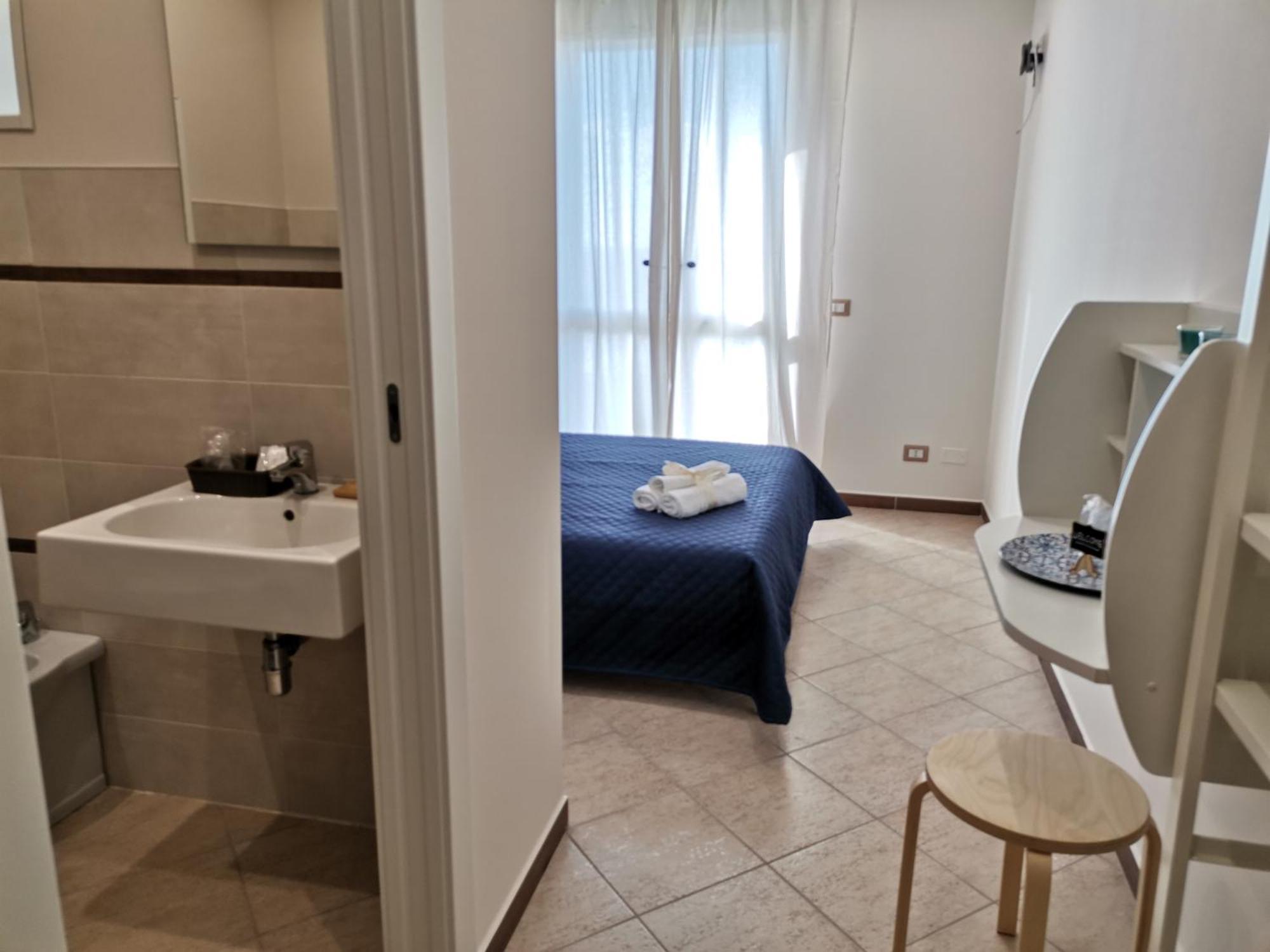 Le Metro Bed & Breakfast Carini Ruang foto